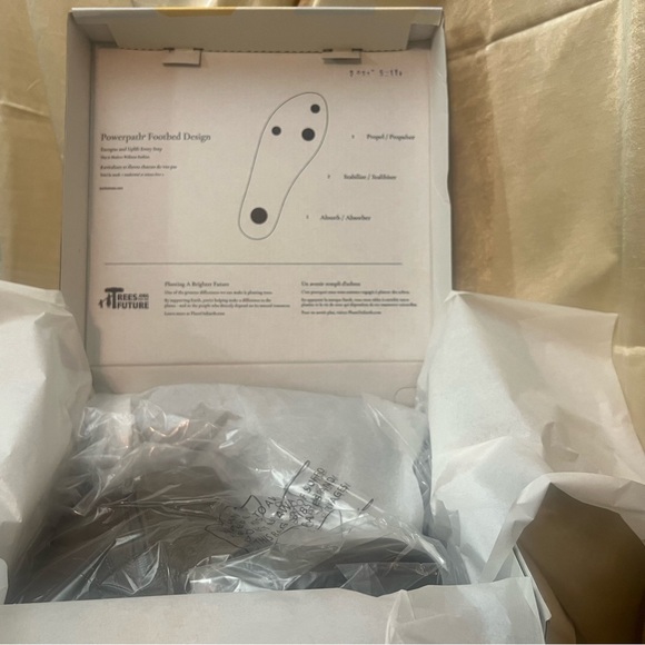 EARTH ORIGINS “Phoenix” Suede Leather Bootie in Dark Olive BNIB - Picture 4 of 16